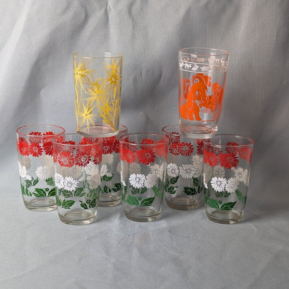 Vintage Swanky Swig Eight Small Drinking Juice Beverage Glasses Dog Flowers Red